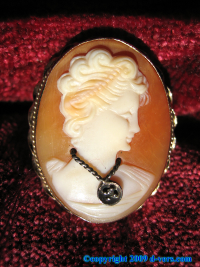 14K Yellow Gold Cameo Ring Diamond 1950s 14K Yellow Gold Cameo Ring Diamond 1950s
