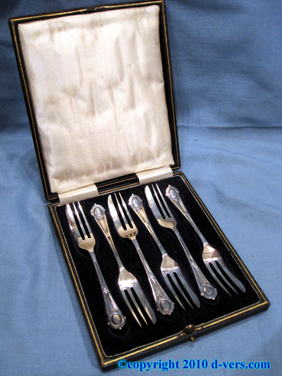 Silver Plated Cake Forks Original Box English 20th Century Silver Plated Cake Forks Original Box English 20th Century