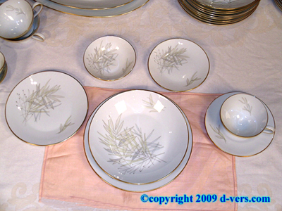 ROSENTHAL China Service for 12 124 Piece MINT ROSENTHAL China Service for 12 124 Piece MINT